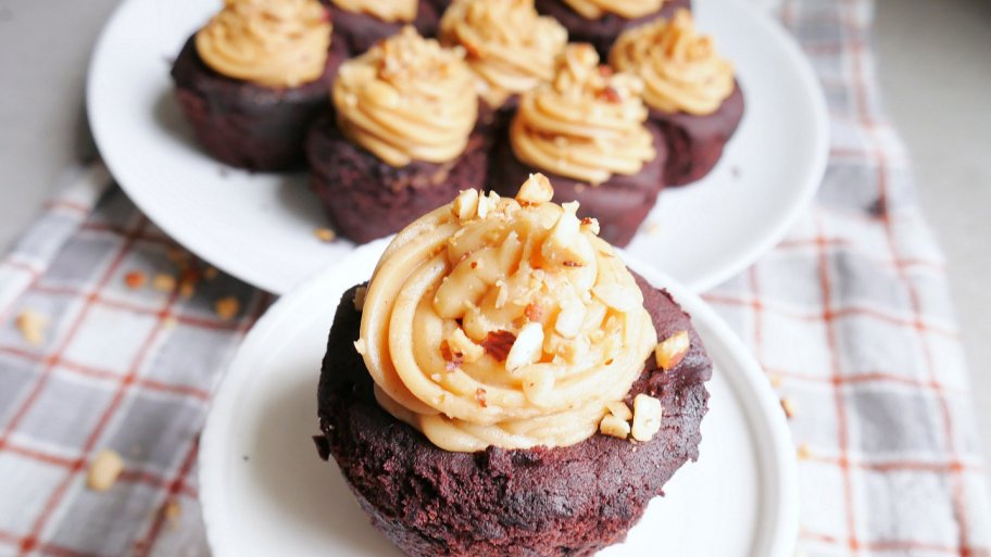 gluten-free cupcakes with peanut butter filling and frosting